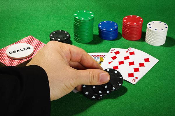 Football Betting Trends That Make แทงบอลออนไลน์ More Competitive
