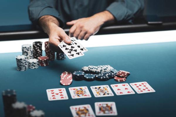 How to Assess the Layout and Features of Casino Websites